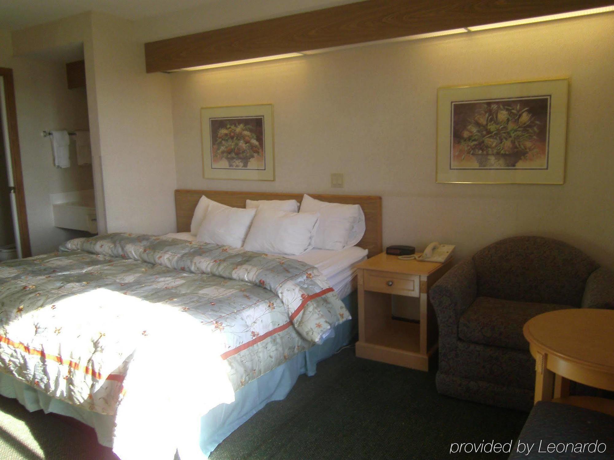 Pleasant Stay Inn & Suites Carnforth Room photo